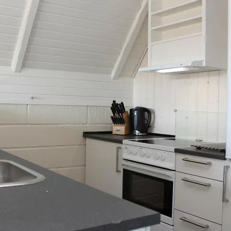 Three-bedroom Holiday In 78 *